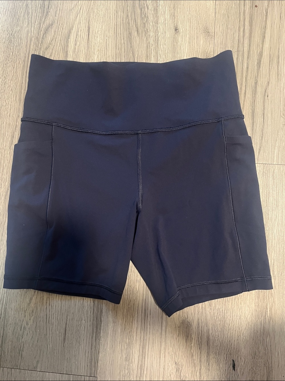 Athleta Salutation Stash 7” Short - Navy